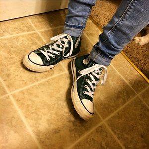 Size 7 Women’s high top converse dark green